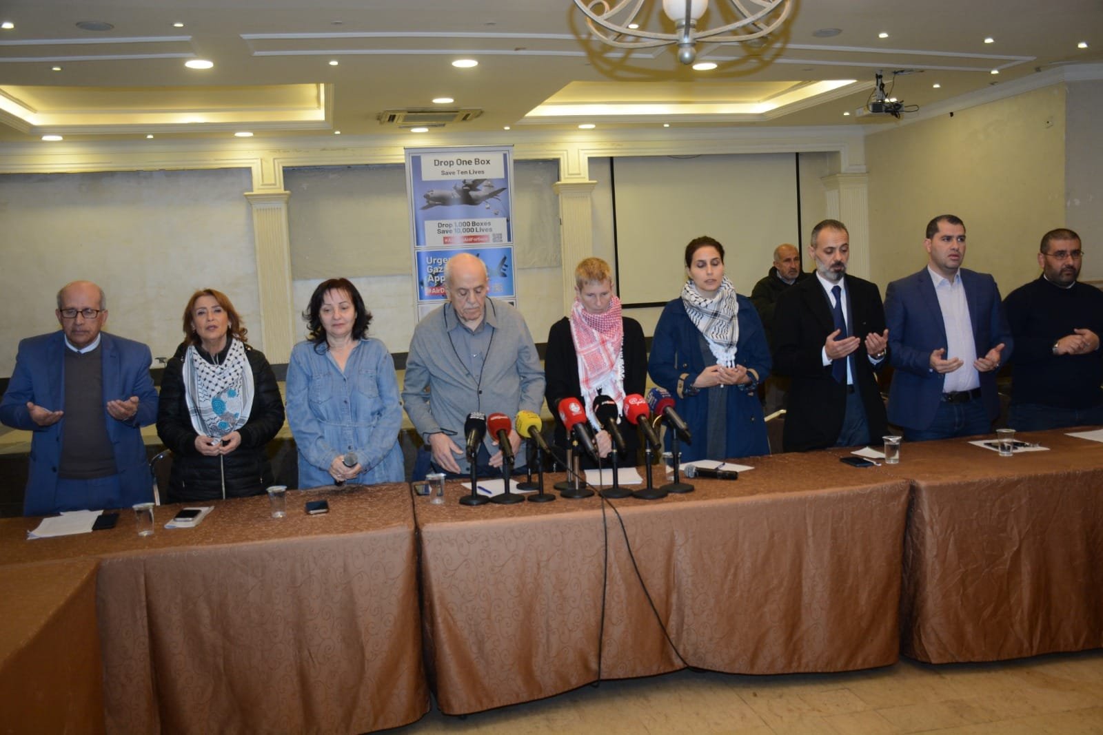 مؤتمرا صحفيا استضاف فيه الناشطه البريطانيه ساره ويلكنسون